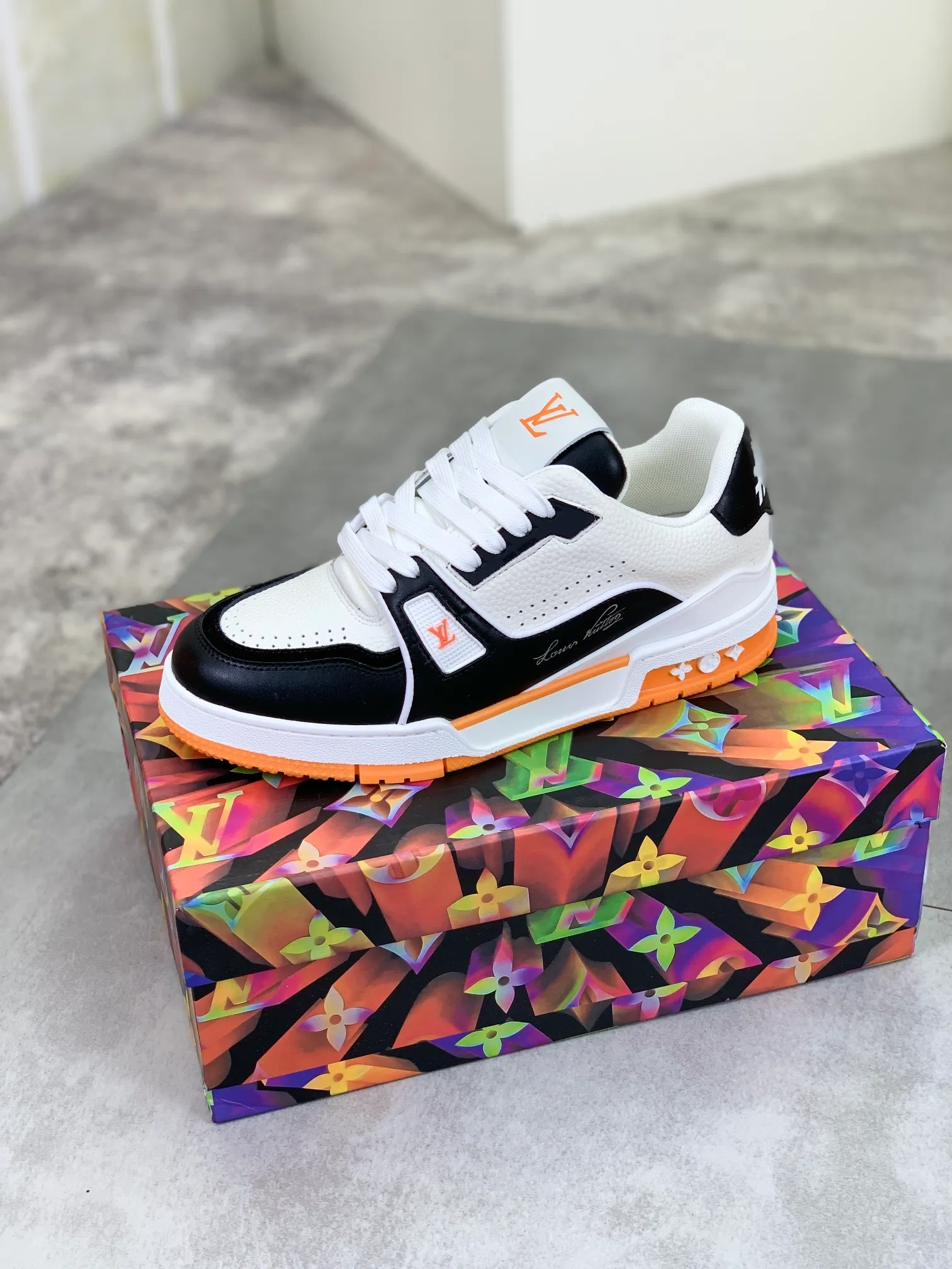 Men's shoes 💰P580 New style 💰💎💎Latest color High version 2025Louis*Vuitto* LV Traine Catwalk TRAINER outsole and fabric private model A shoe that definitely costs a lot of money and effort. This series was designed after the arrival of Vifgil. It is favored by many fans every season. Original TPU outsole Original packaging Men's size: 38-45 (46 can be customized) Color: 3️⃣ colors available (available from stock, super fast delivery)